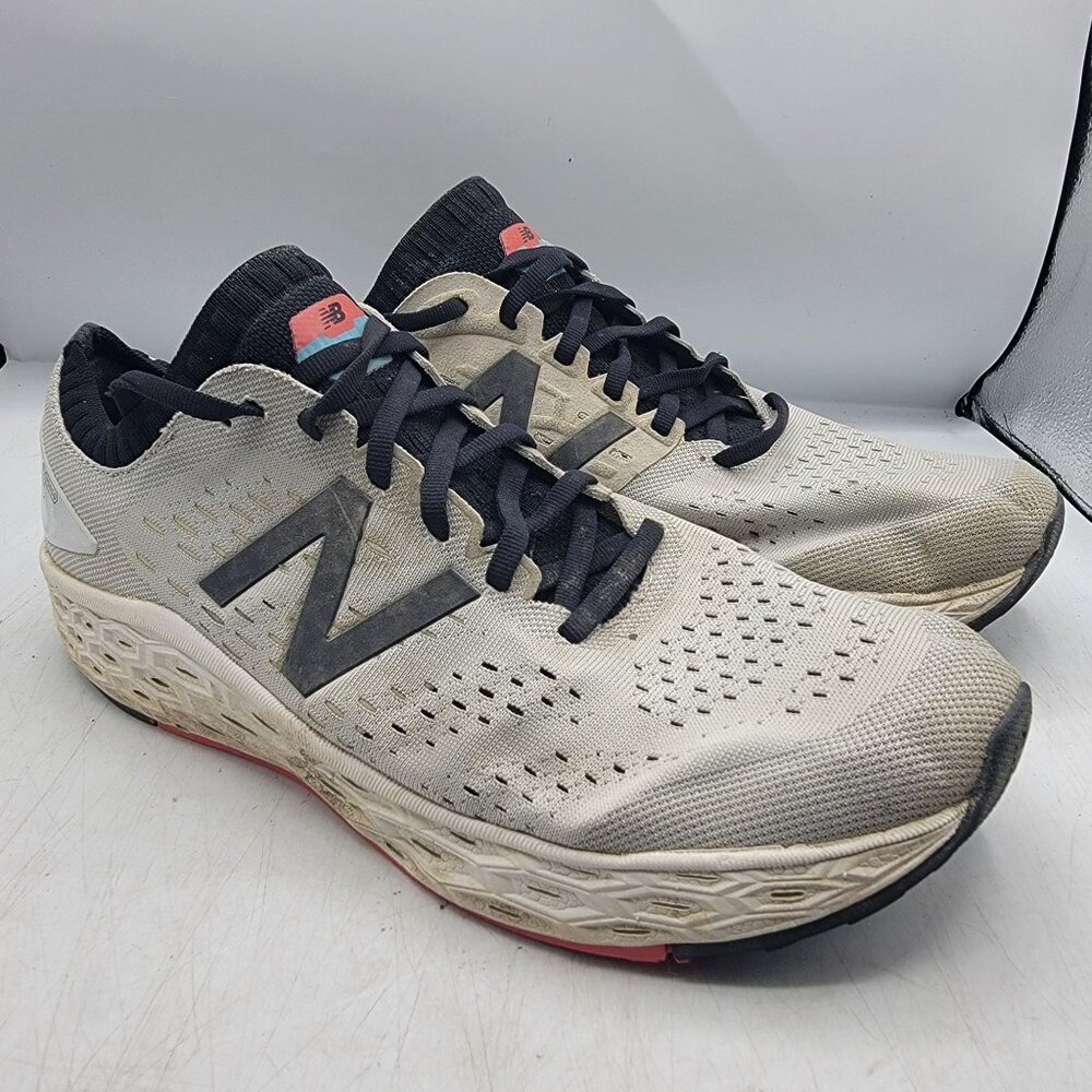 New Balance Fresh Foam Vongo V4 Mens 10 White Black Running Athletic Shoes MVNGO